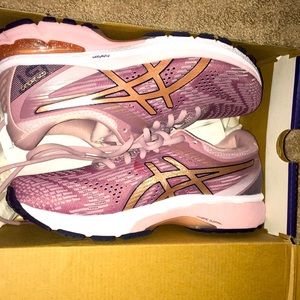 ASICS 6.5 brand almost brannew gel pink limited edition. Get in shape. Worn 1x
